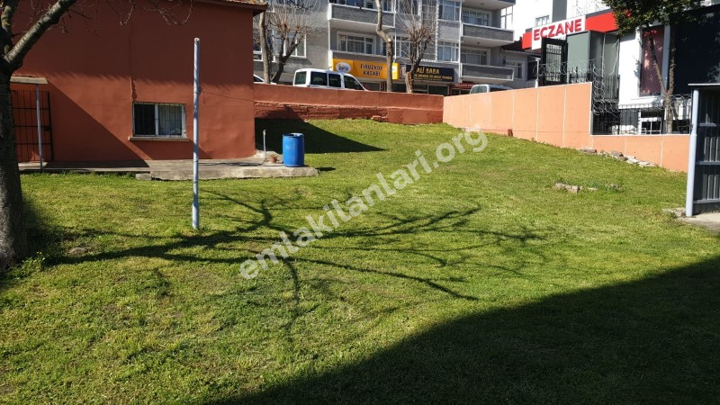 FİRUZKÖY HASAN ÖNEL CD. SATILIK 761 M2 BAHÇELİ EV