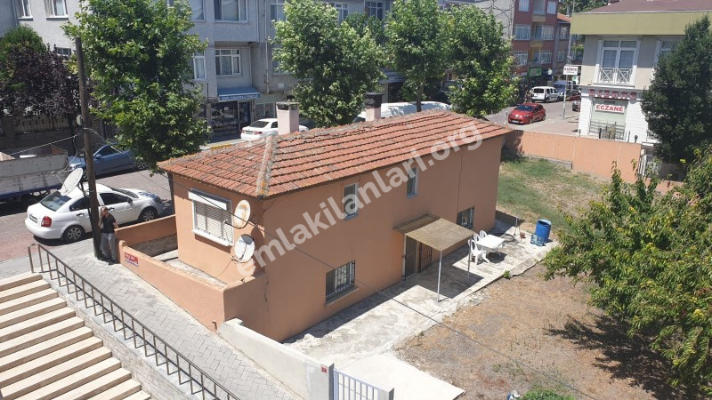 FİRUZKÖY HASAN ÖNEL CD. SATILIK 761 M2 BAHÇELİ EV