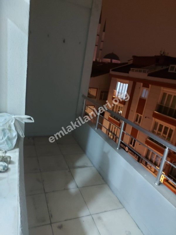 Boyalı laminat cift balkon teraslı 