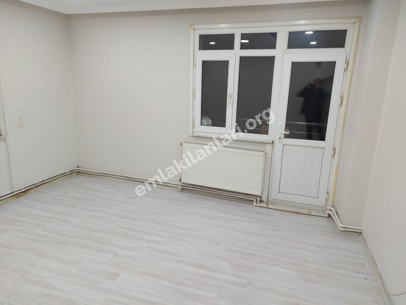 Boyalı laminat cift balkon teraslı 