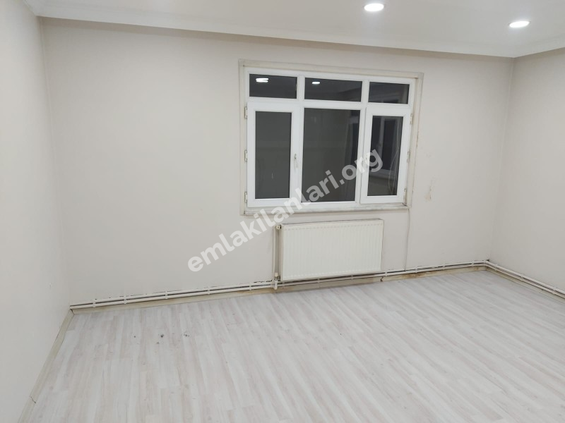 Boyalı laminat cift balkon teraslı 
