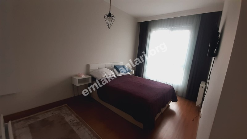Göl Panorama Sitesinde Balkonlu Gömme Dolaplı Satılık 2+1