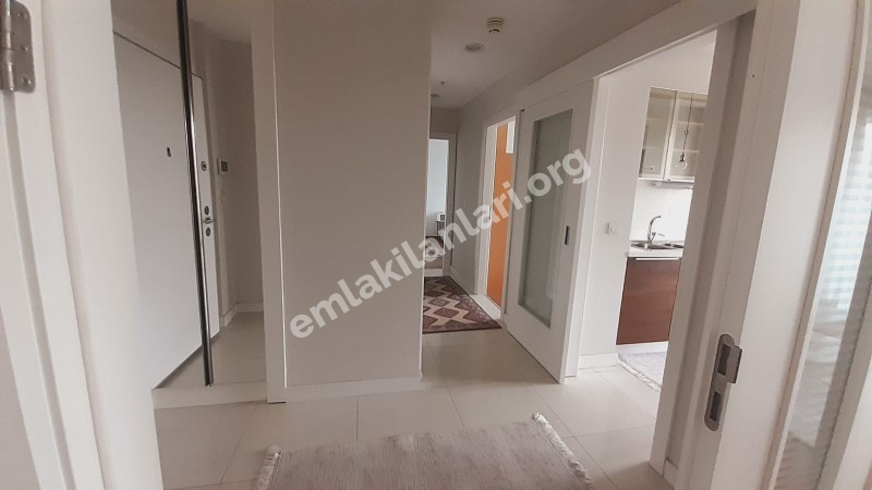 Göl Panorama Sitesinde Balkonlu Gömme Dolaplı Satılık 2+1