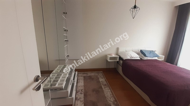 Göl Panorama Sitesinde Balkonlu Gömme Dolaplı Satılık 2+1