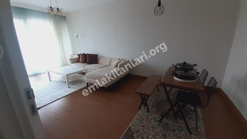 Göl Panorama Sitesinde Balkonlu Gömme Dolaplı Satılık 2+1