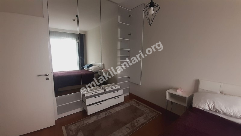 Göl Panorama Sitesinde Balkonlu Gömme Dolaplı Satılık 2+1