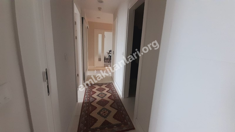 Göl Panorama Sitesinde Balkonlu Gömme Dolaplı Satılık 2+1