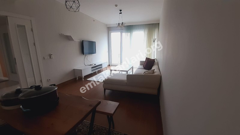 Göl Panorama Sitesinde Balkonlu Gömme Dolaplı Satılık 2+1