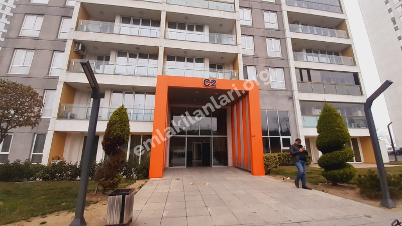Göl Panorama Sitesinde Balkonlu Gömme Dolaplı Satılık 2+1