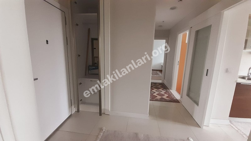 Göl Panorama Sitesinde Balkonlu Gömme Dolaplı Satılık 2+1