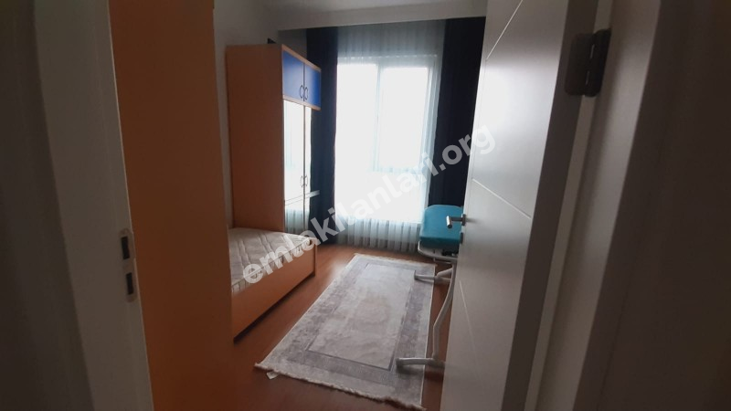 Göl Panorama Sitesinde Balkonlu Gömme Dolaplı Satılık 2+1