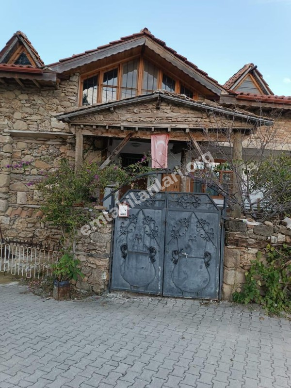 Sarılarda Bir Nadide Köşk