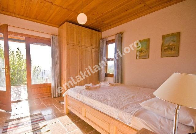 İZMİR ÇEŞME DE KİRALIK LUX MÜSTAKİL HAVUZLU VİLLA