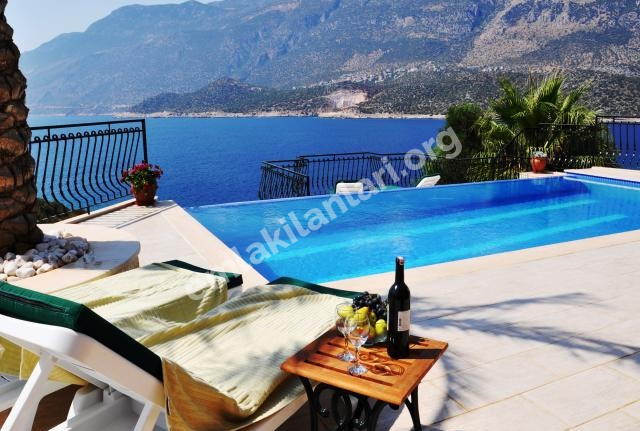 ANTALYA KAŞ DA KİRALIK HAVUZLU LUX VİLLA