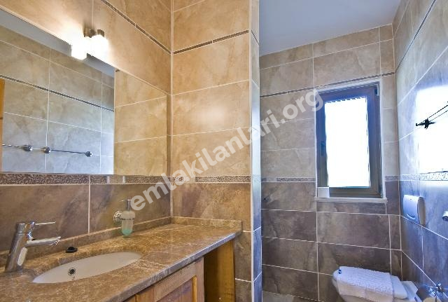 İZMİR ÇEŞME DE KİRALIK HAVUZLU LUX TATİL VİLLASI
