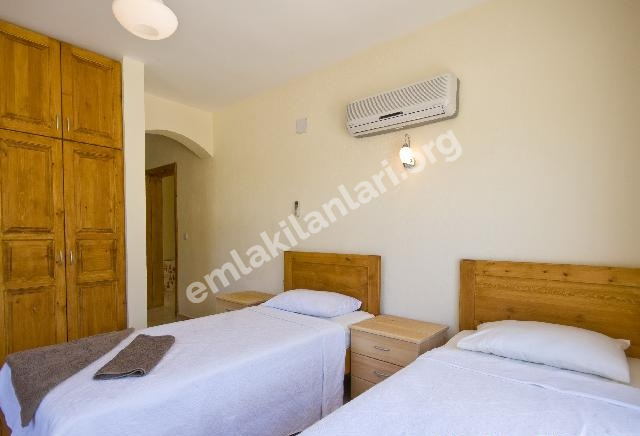 İZMİR ÇEŞME DE KİRALIK HAVUZLU LUX TATİL VİLLASI