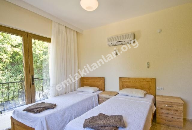 İZMİR ÇEŞME DE KİRALIK HAVUZLU LUX TATİL VİLLASI