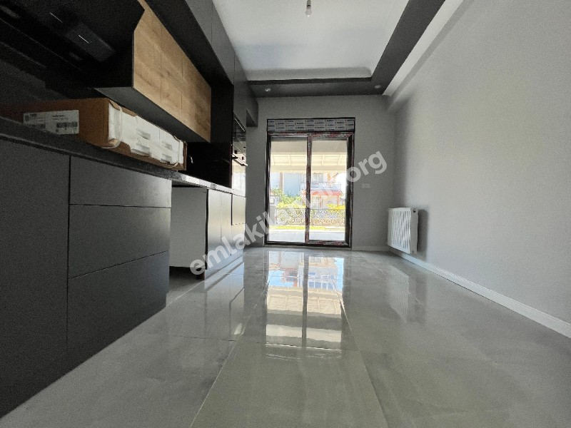 Burhaniye Öğretmenler Mahallesi 4 Banyolu 5+1 Satılık Villa