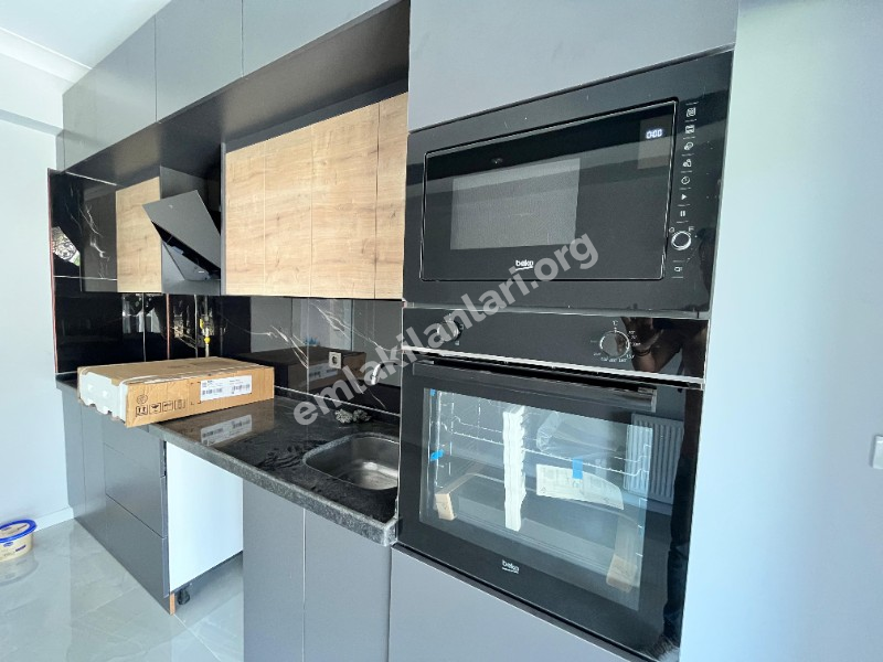 Burhaniye Öğretmenler Mahallesi 4 Banyolu 5+1 Satılık Villa