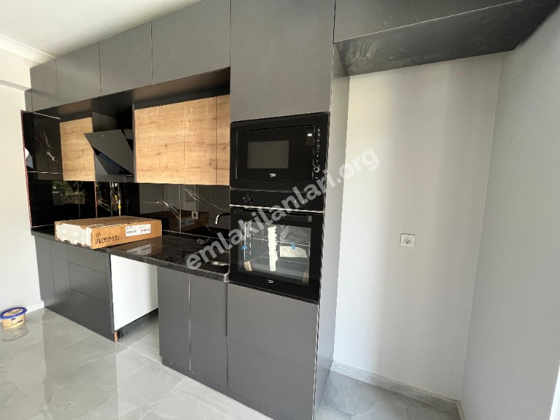 Burhaniye Öğretmenler Mahallesi 4 Banyolu 5+1 Satılık Villa