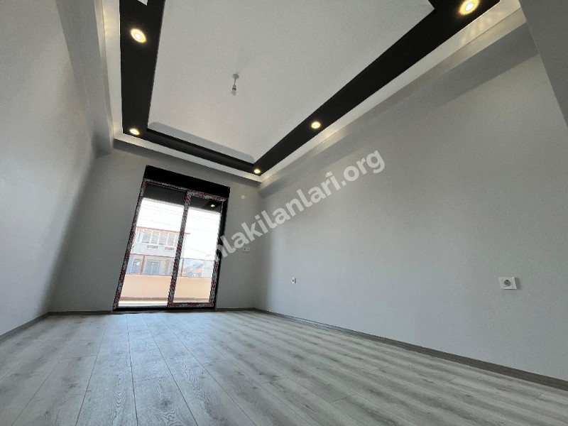Burhaniye Öğretmenler Mahallesi 4 Banyolu 5+1 Satılık Villa