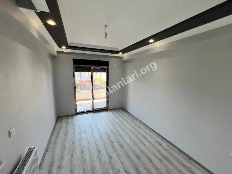 Burhaniye Öğretmenler Mahallesi 4 Banyolu 5+1 Satılık Villa