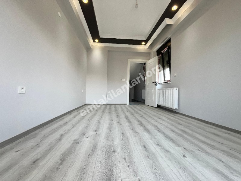 Burhaniye Öğretmenler Mahallesi 4 Banyolu 5+1 Satılık Villa