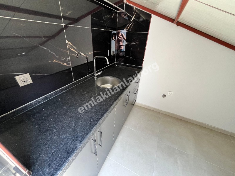 Burhaniye Öğretmenler Mahallesi 4 Banyolu 5+1 Satılık Villa