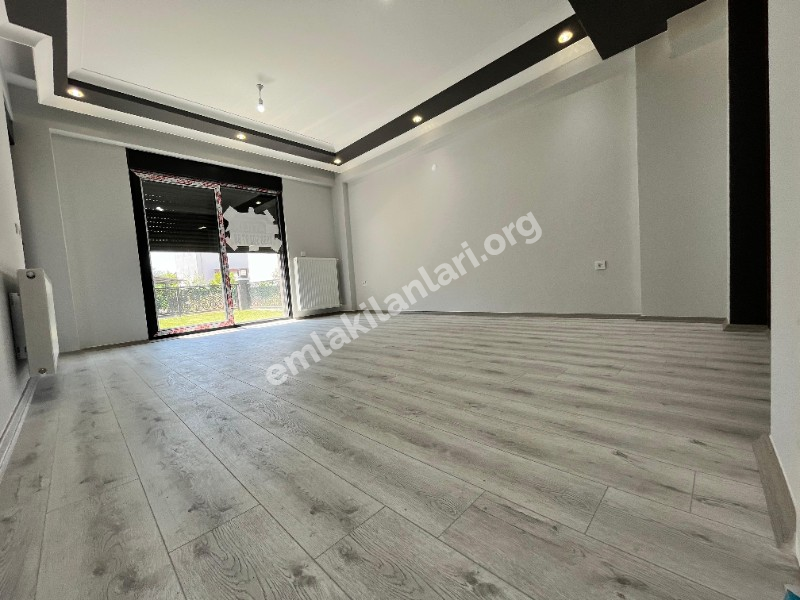 Burhaniye Öğretmenler Mahallesi 4 Banyolu 5+1 Satılık Villa