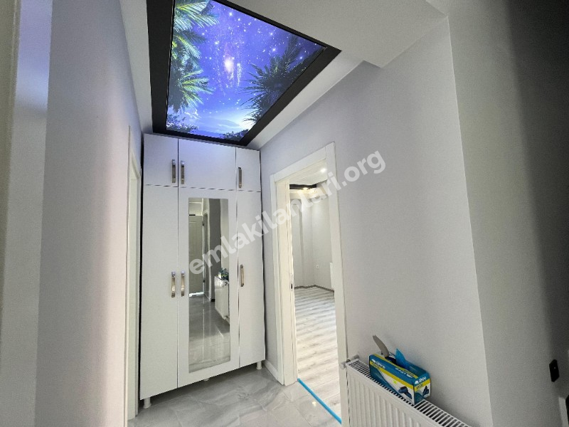 Burhaniye Öğretmenler Mahallesi 4 Banyolu 5+1 Satılık Villa