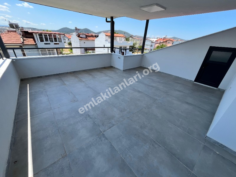 Burhaniye Öğretmenler Mahallesi 4 Banyolu 5+1 Satılık Villa