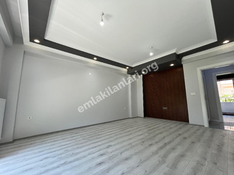 Burhaniye Öğretmenler Mahallesi 4 Banyolu 5+1 Satılık Villa