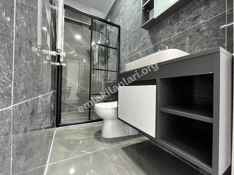 Burhaniye Öğretmenler Mahallesi 4 Banyolu 5+1 Satılık Villa