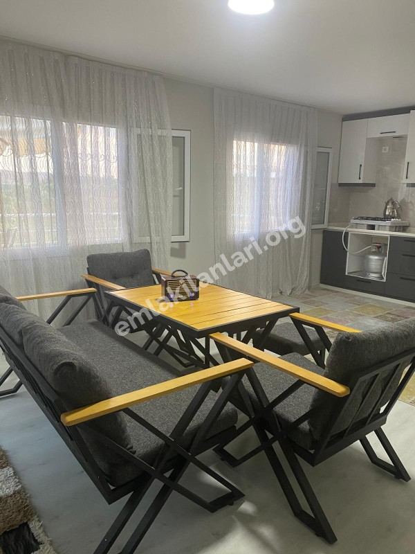 YAKAKÖYDE MANZARALI 1.111 m2 BAHÇEDE 140 M2 MÜSTAKİL EŞYALI EV