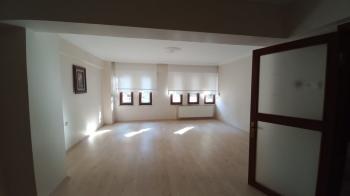 İzmit Merkez Cumhuriyet Parkı Mevkii Kiralık Ara Kat 3+1 Daire