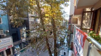 İzmit Merkez Cumhuriyet Parkı Mevkii Kiralık Ara Kat 3+1 Daire