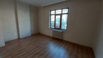 İzmit Merkez Cumhuriyet Parkı Mevkii Kiralık Ara Kat 3+1 Daire
