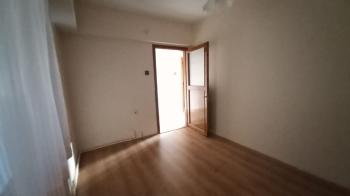 İzmit Merkez Cumhuriyet Parkı Mevkii Kiralık Ara Kat 3+1 Daire