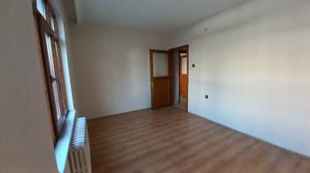 İzmit Merkez Cumhuriyet Parkı Mevkii Kiralık Ara Kat 3+1 Daire