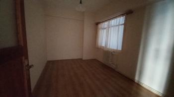 İzmit Merkez Cumhuriyet Parkı Mevkii Kiralık Ara Kat 3+1 Daire