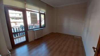 İzmit Merkez Cumhuriyet Parkı Mevkii Kiralık Ara Kat 3+1 Daire