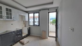 GÖLCÜK YAZLIK ILICA MEVKİ MERKEZİ KONUMDA SATILIK DAİRE