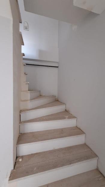 GÖLCÜK YAZLIK ILICA MEVKİ MERKEZİ KONUMDA SATILIK DAİRE