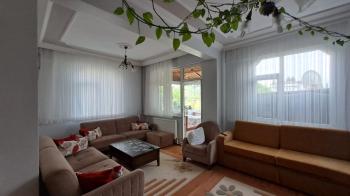 BAŞİSKELE YENİKÖY SATILIK BAHÇELİ VİLLA