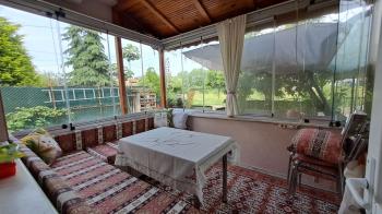 BAŞİSKELE YENİKÖY SATILIK BAHÇELİ VİLLA