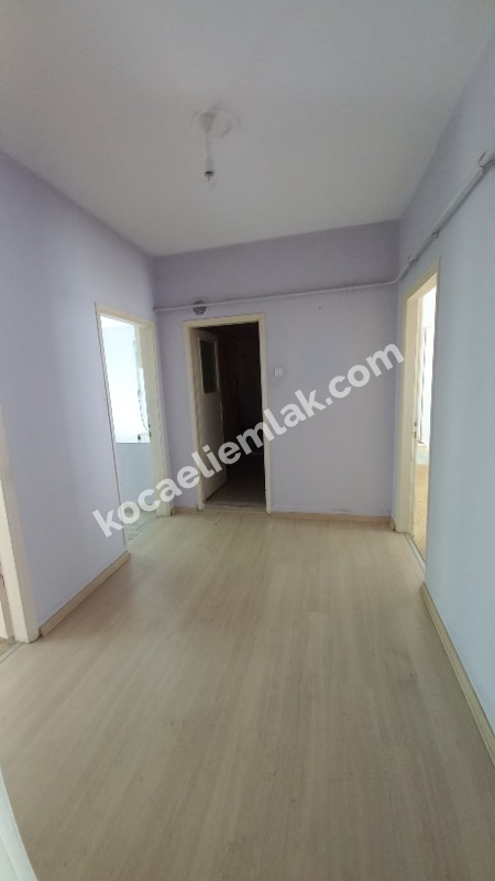 İZMİT MERKEZ KİRALIK 3+1 DOĞALGAZ SOBALI DAİRE
