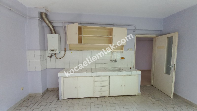 İZMİT MERKEZ KİRALIK 3+1 DOĞALGAZ SOBALI DAİRE