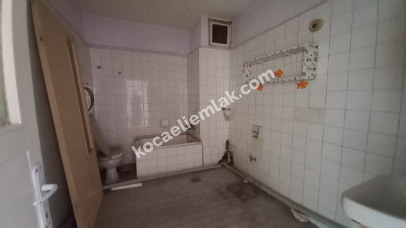 İZMİT MERKEZ KİRALIK 3+1 DOĞALGAZ SOBALI DAİRE