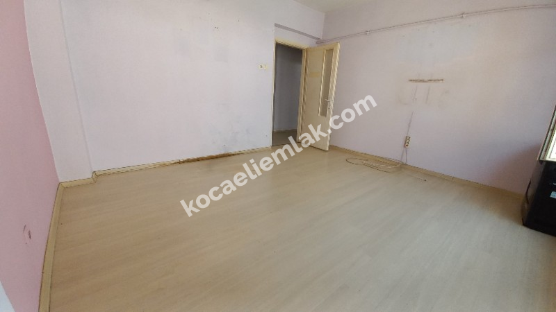 İZMİT MERKEZ KİRALIK 3+1 DOĞALGAZ SOBALI DAİRE