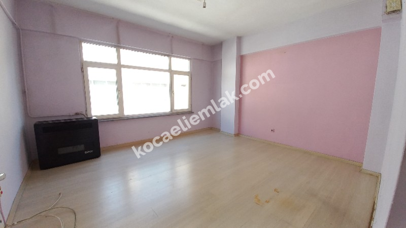 İZMİT MERKEZ KİRALIK 3+1 DOĞALGAZ SOBALI DAİRE